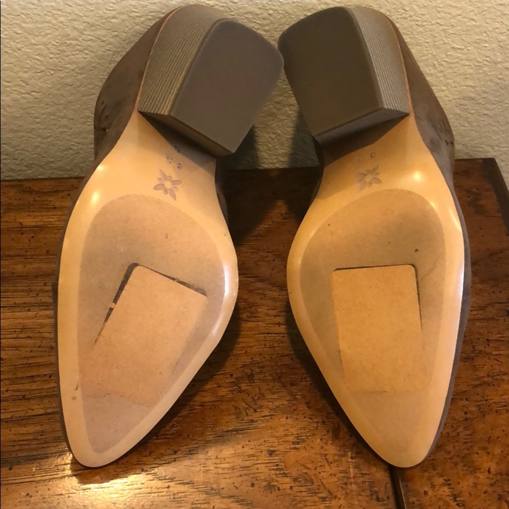 NEW w/o Tags. BCBGeneration heeled suede shoes. - Picture 7 of 8